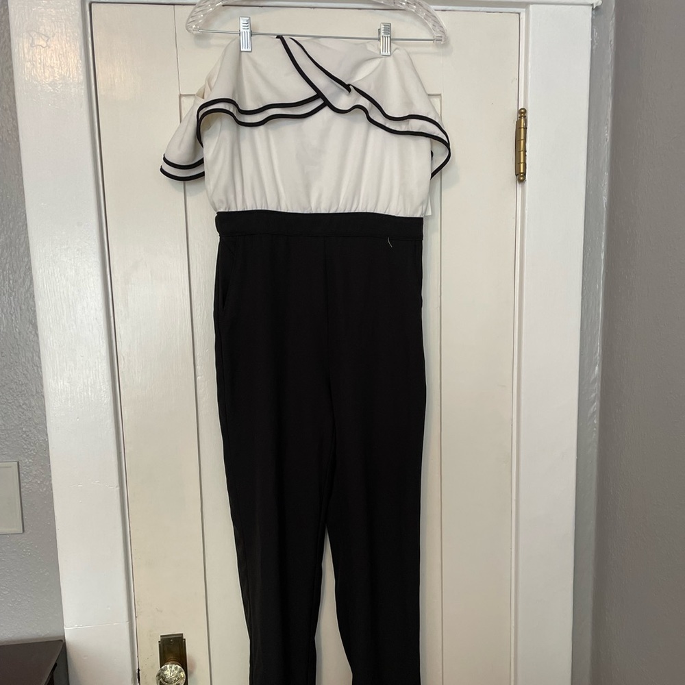 Women’s XOXO jumpsuit. Medium
